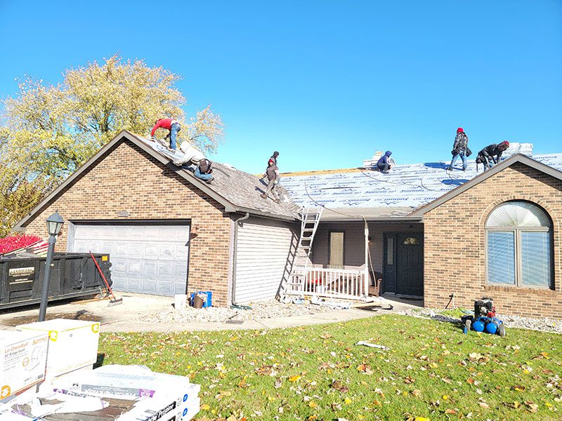 Roofing company repairs roof in Hendersonville, Tennessee